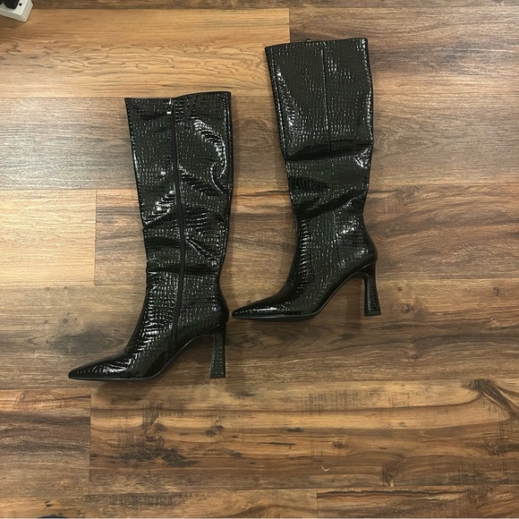 Sophisticated Black Heeled Boots with Glossy Finish - Picture 3 of 8